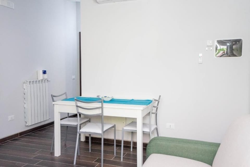 Classic Apartment, Patio, Garden View | Dining