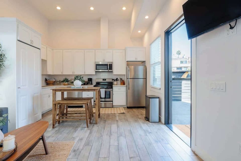 Open, stylish and central only minutes from San Diego’s top attractions!