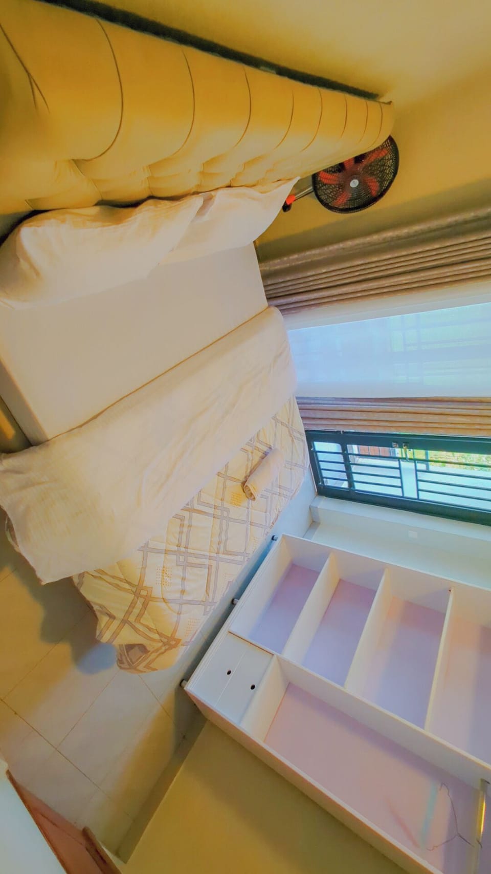 Comfort Room | Desk, iron/ironing board (on request), bed sheets