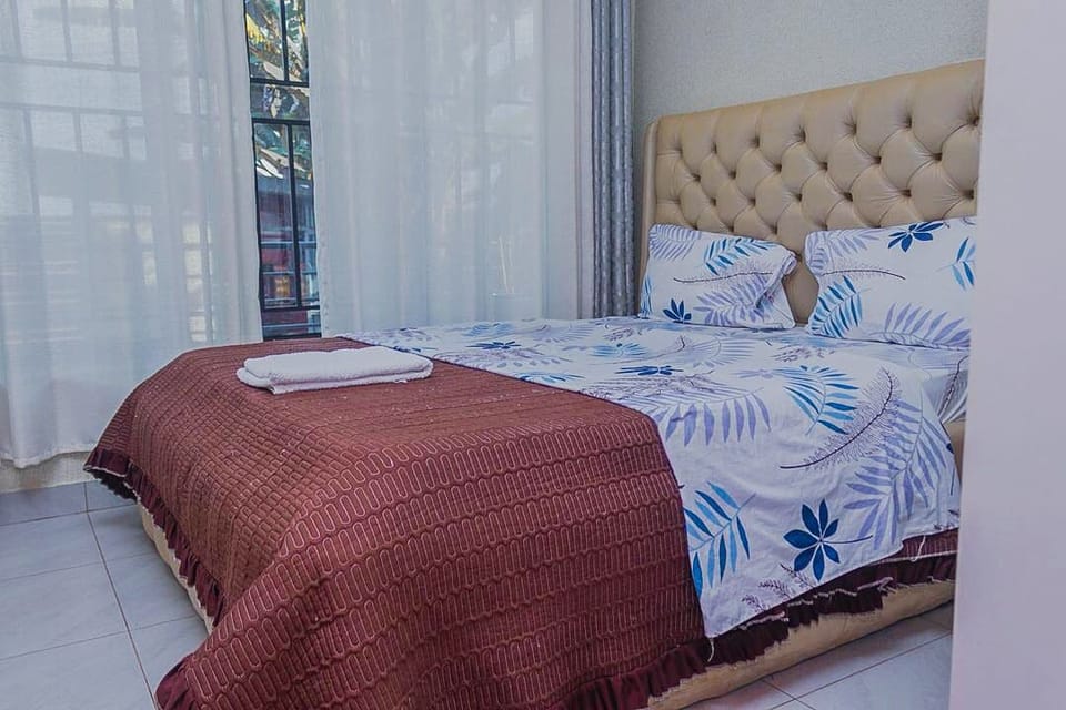 Design Single Room | Desk, iron/ironing board (on request), bed sheets