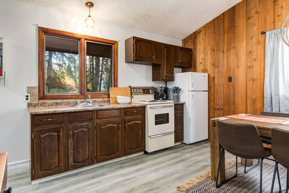 Kitchen with all you need to make your favorite meals.