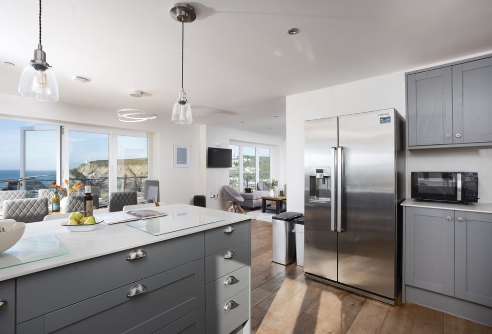 Seaside House, Portreath. Well-equipped kitchen offers everything needed to cook for family and friends