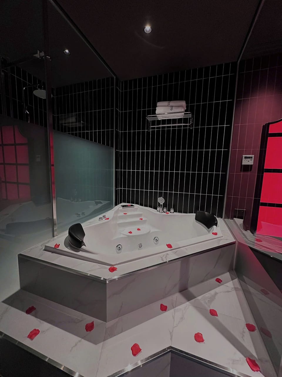 Luxury Double Room, 1 King Bed, Non Smoking | Deep soaking bathtub