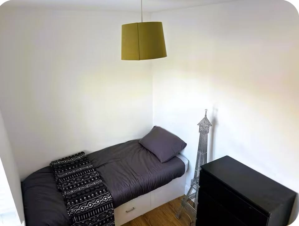 Superior House, 3 Bedrooms, Kitchen | Blackout drapes, free WiFi