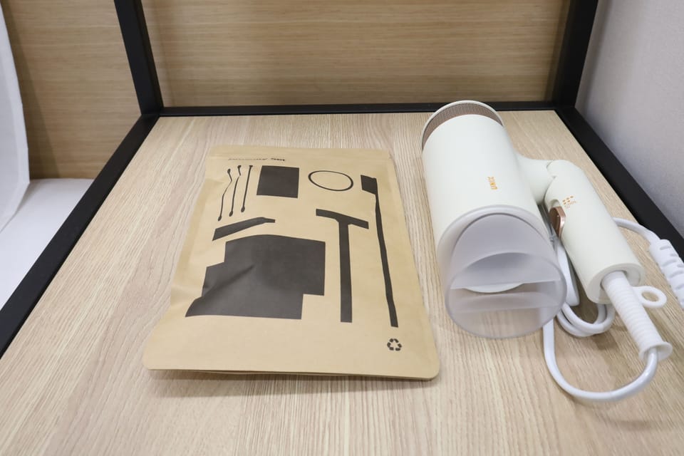 Twin Room | Bathroom amenities | Hair dryer, towels, soap, shampoo