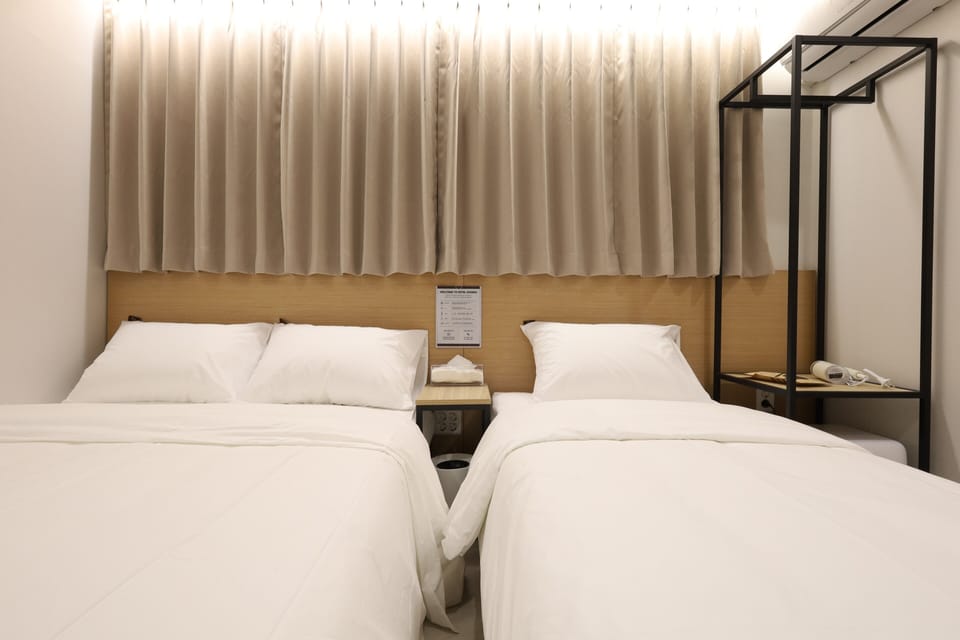 Twin Room | Free WiFi, bed sheets