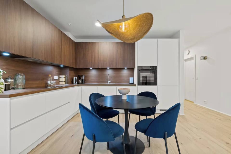 Cozy dining area for 4 with a fully equipped kitchen