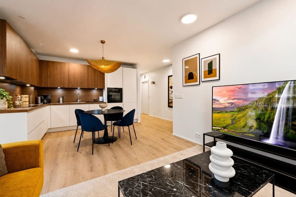 Cozy dining area for 4 with a fully equipped kitchen