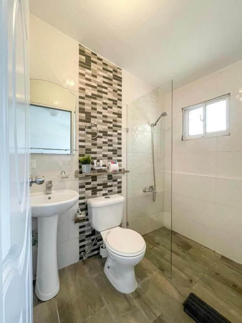 Basic Apartment, 1 Queen Bed, Kitchen, City View | Bathroom | Shower, towels, soap, toilet paper