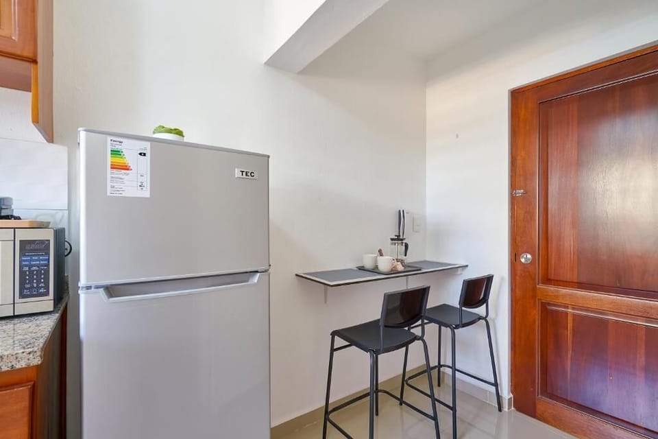 Basic Apartment, 1 Queen Bed, Kitchen, City View | Private kitchen | Microwave, oven, stovetop, cookware/dishes/utensils
