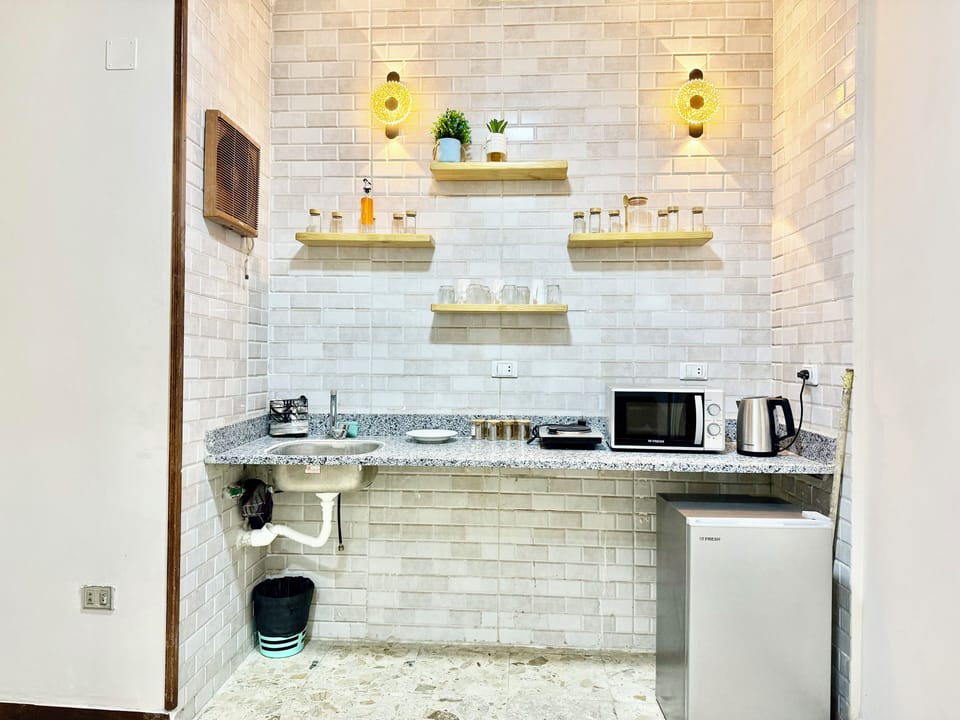 Apartment, 3 Bedrooms, Balcony | Private kitchen | Electric kettle