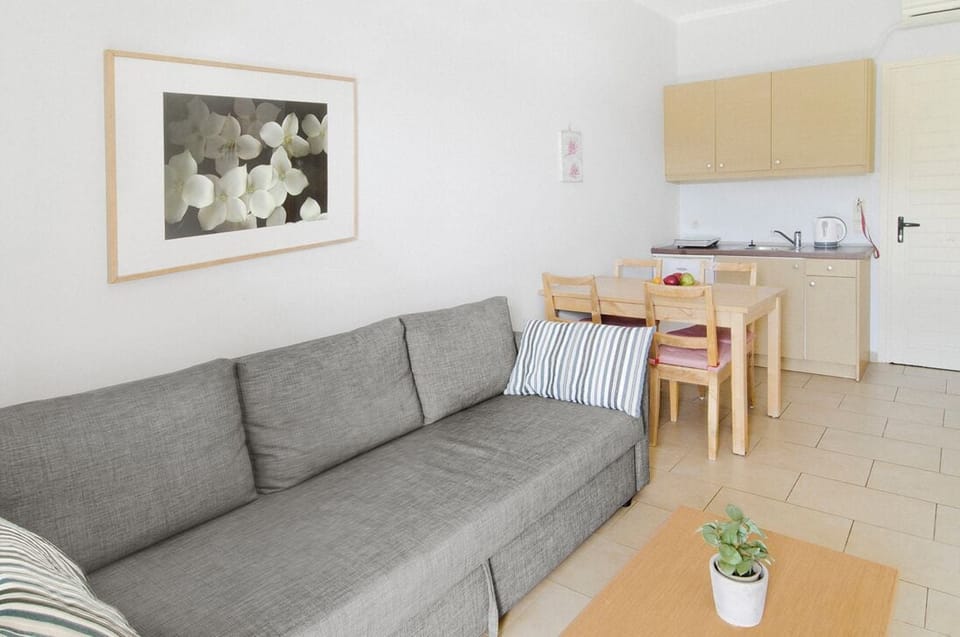 Comfort Studio Suite, Sea View | Living area | TV, printers