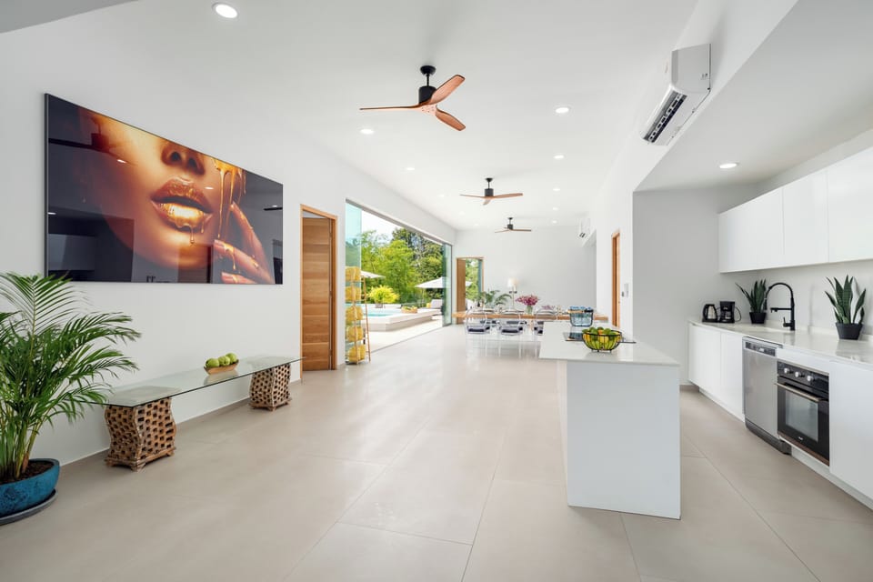 Luxury Villa, 5 Bedrooms, Private Pool, Sea View | Private kitchen | Electric kettle