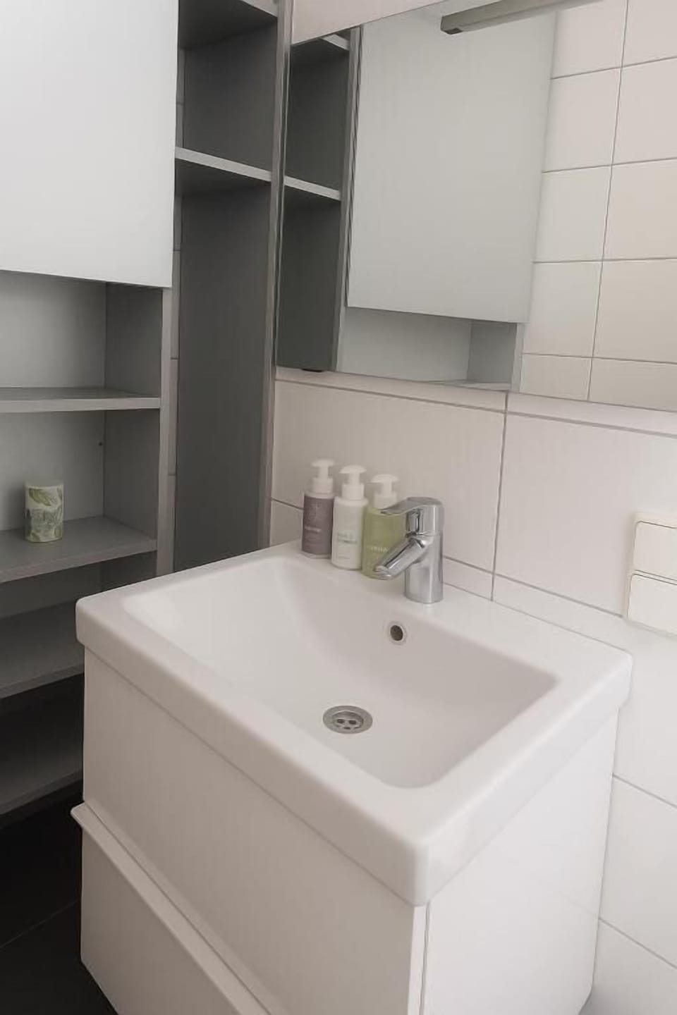 Classic Apartment, Garden View | Bathroom | Shower, free toiletries, hair dryer, towels