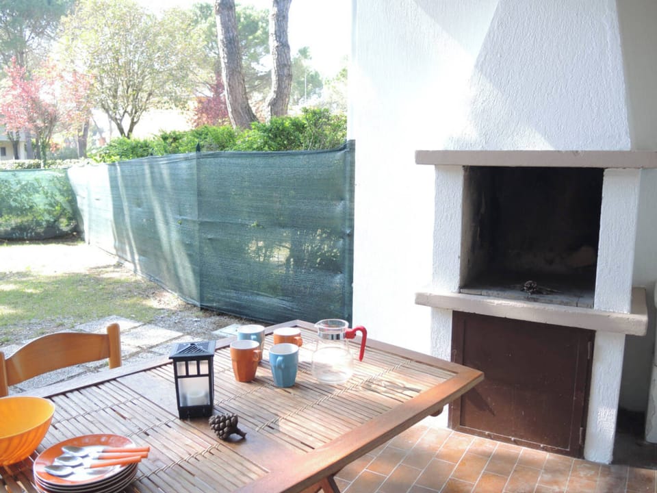 Apartment, 2 Bedrooms, Balcony, Garden View | Outdoor dining
