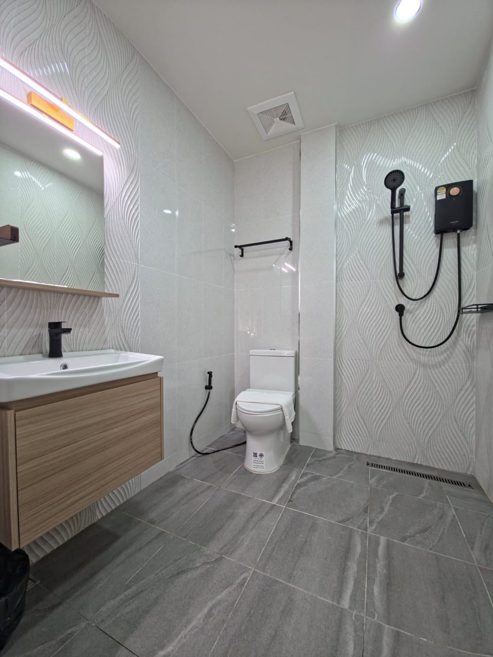 Standard Room | Bathroom | Shower, free toiletries, hair dryer, towels