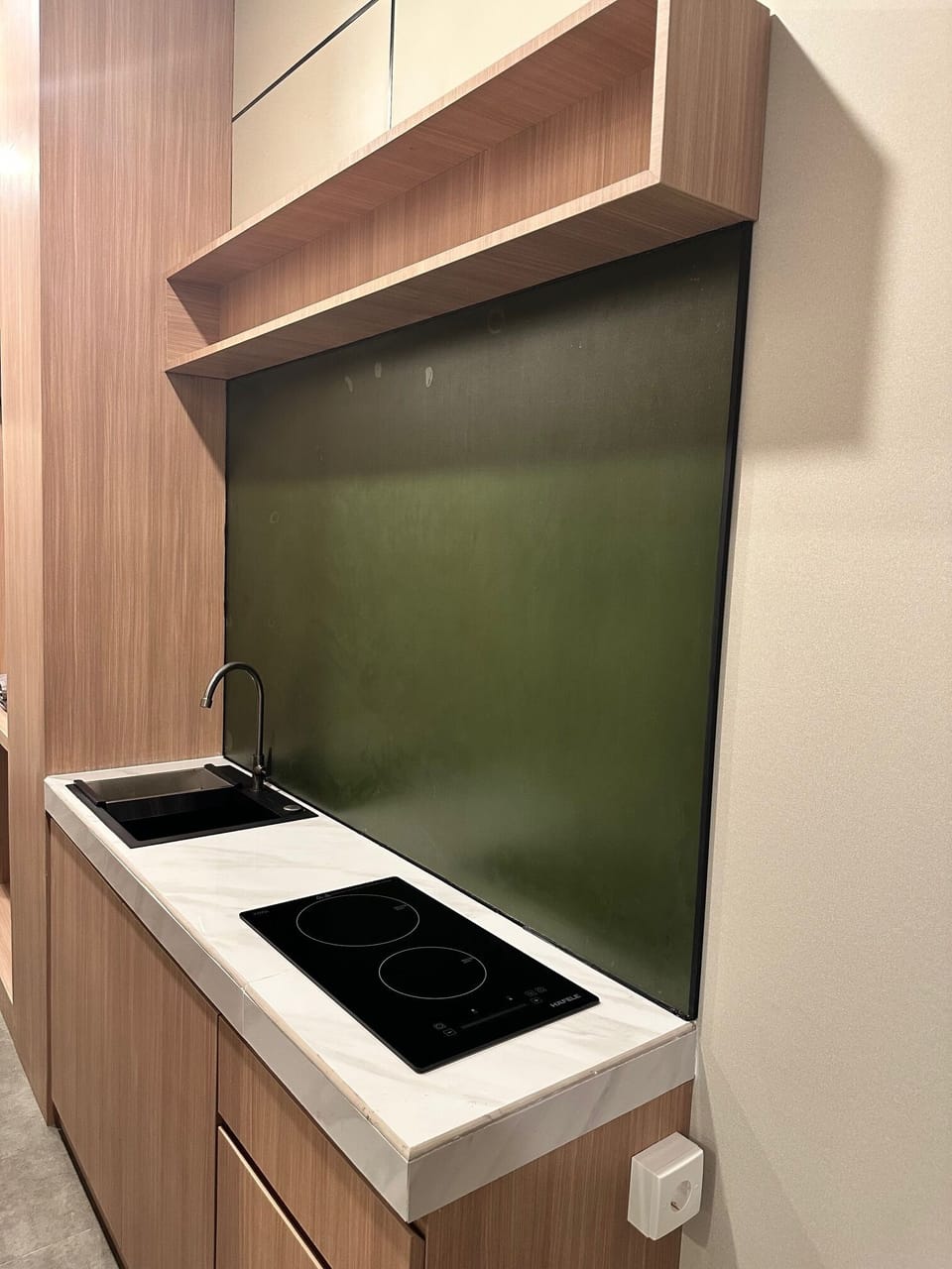 Luxury Room, 1 Bedroom | Private kitchen | Mini-fridge, coffee/tea maker, electric kettle, cookware/dishes/utensils