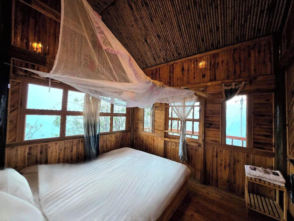 Economy Double or Twin Room, Balcony, Mountain View | Soundproofing, iron/ironing board, free WiFi