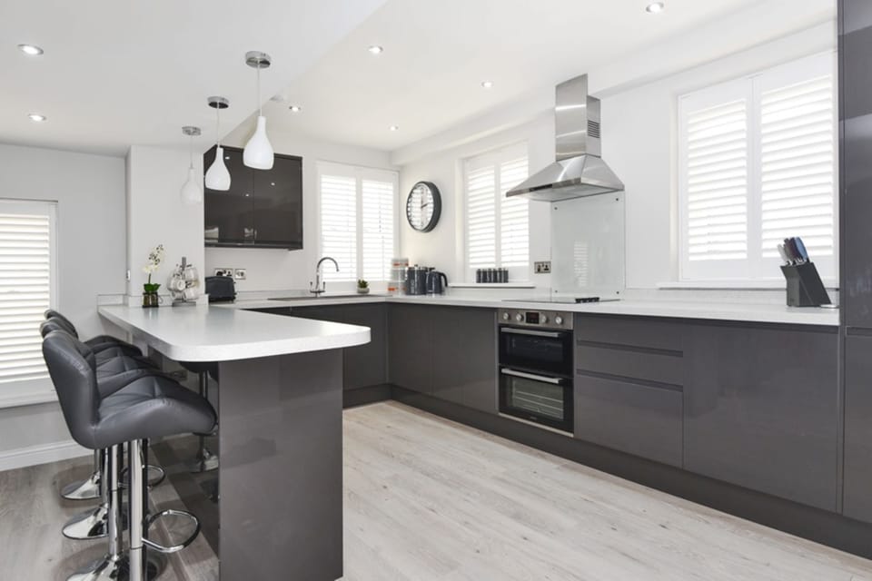 kitchen and Breakfast bar HD
