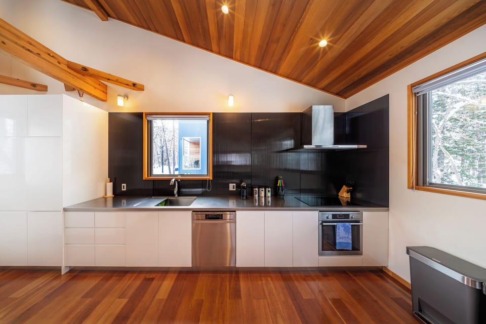 Luxury Chalet | Private kitchen | Fridge, microwave, oven, stovetop