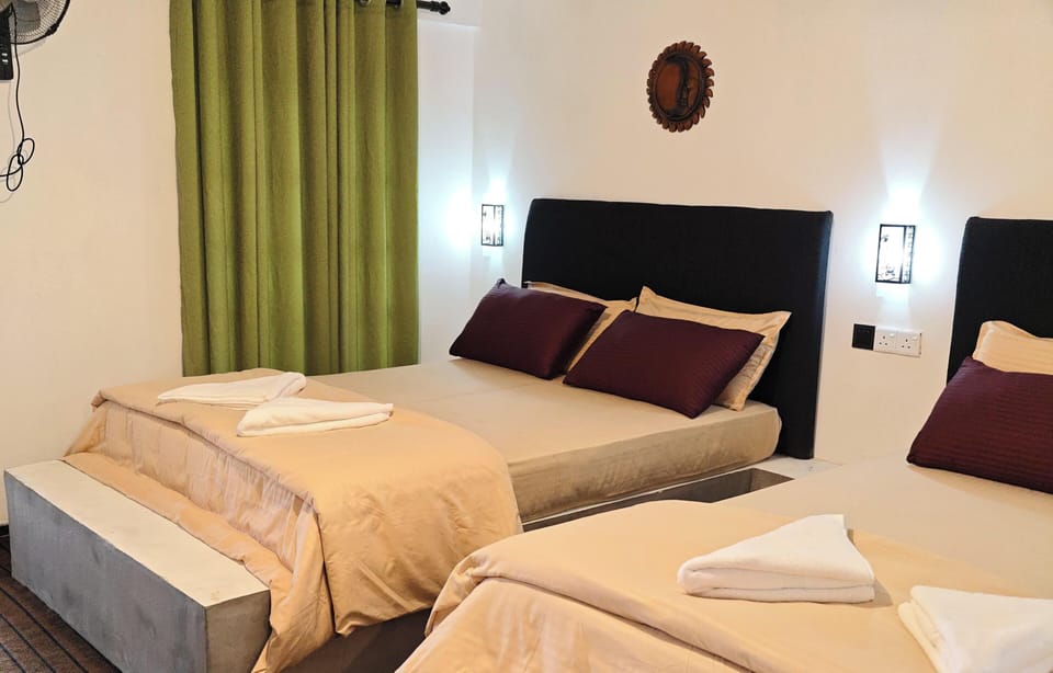 Family Room, Mountain View | In-room safe, desk, iron/ironing board, free WiFi