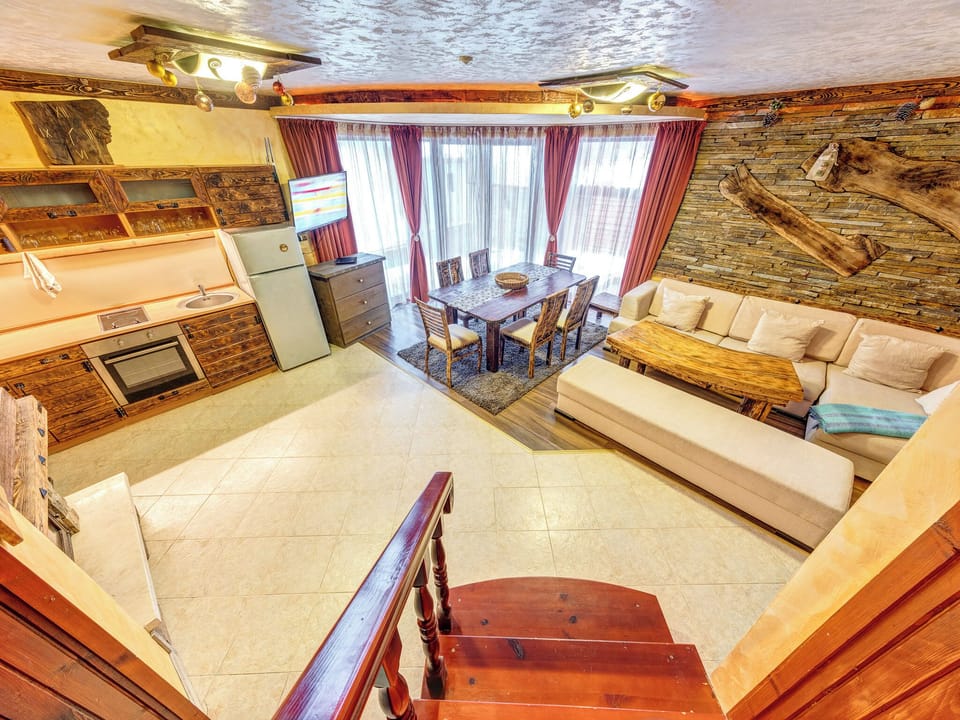 Deluxe Villa, Fireplace, Mountain View | Living area | Fireplace