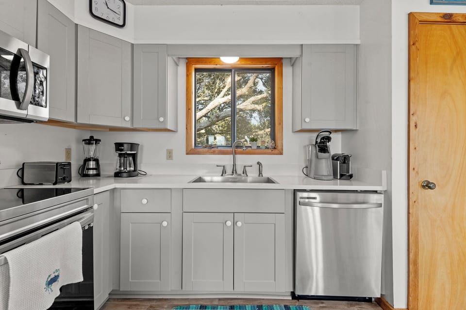 DU309: Serenity Now | Mid Level Kitchen