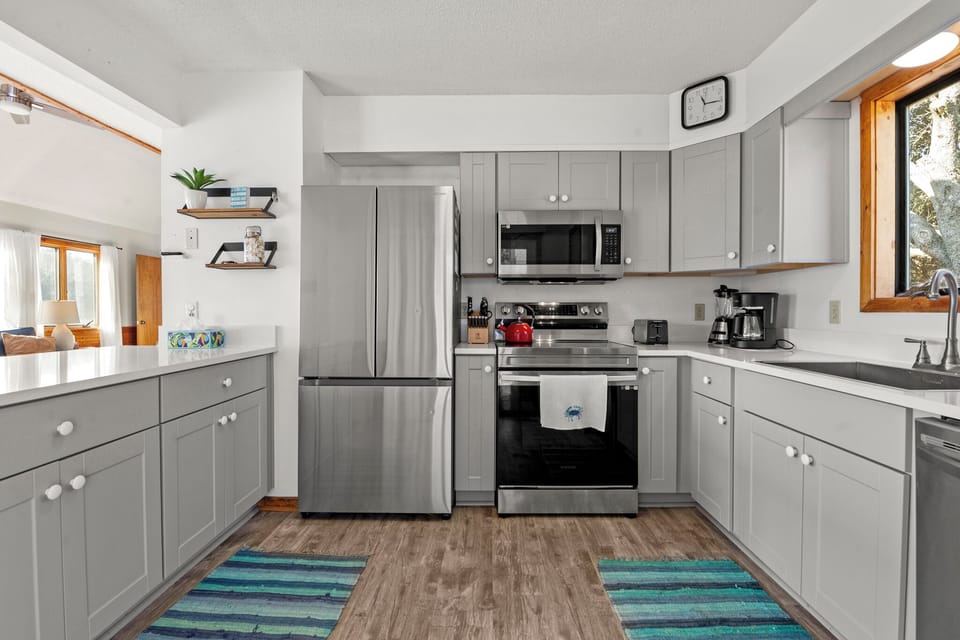 DU309: Serenity Now | Mid Level Kitchen