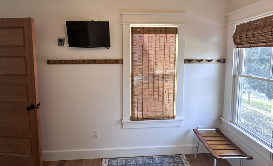 Queen Bedroom (alternate view)