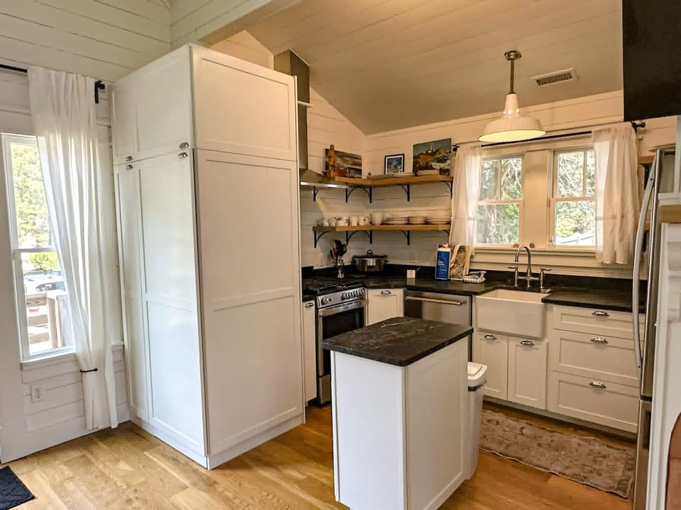 Kitchen with Washer & Dryer