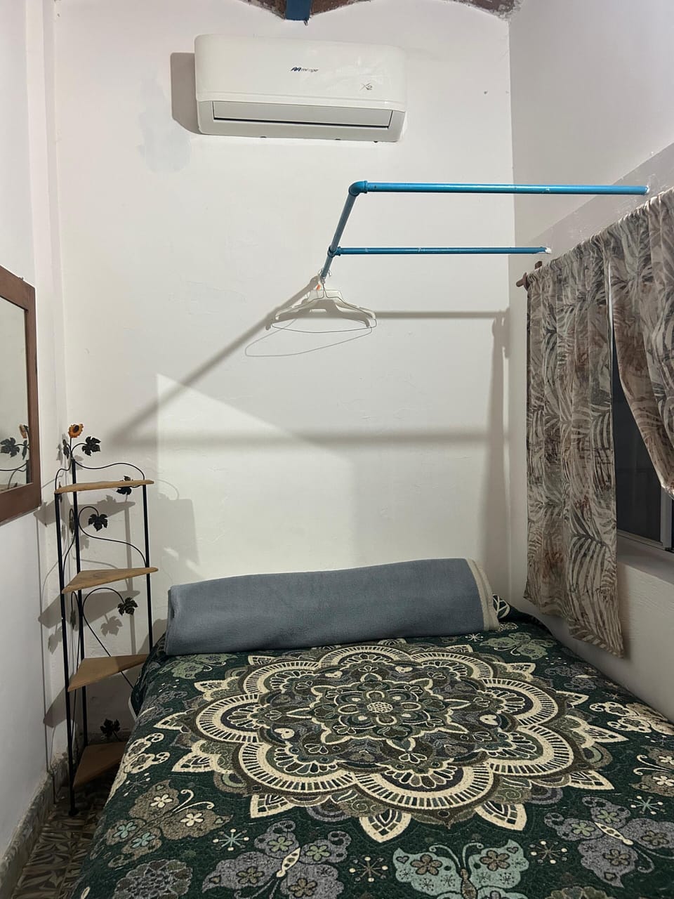 Standard Quadruple Room, Air conditioning | Laptop workspace