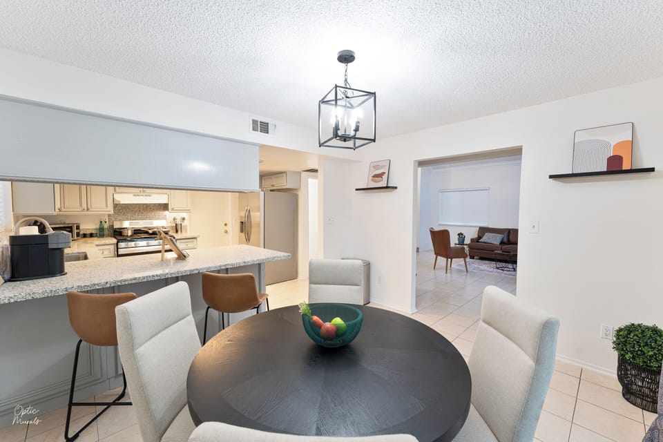 Cozy dining nook beside kitchen. 