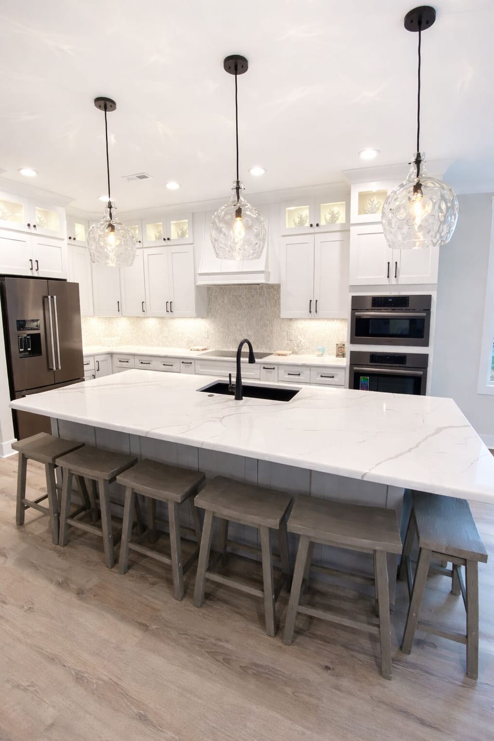 Kitchen | Island seating | 2nd level