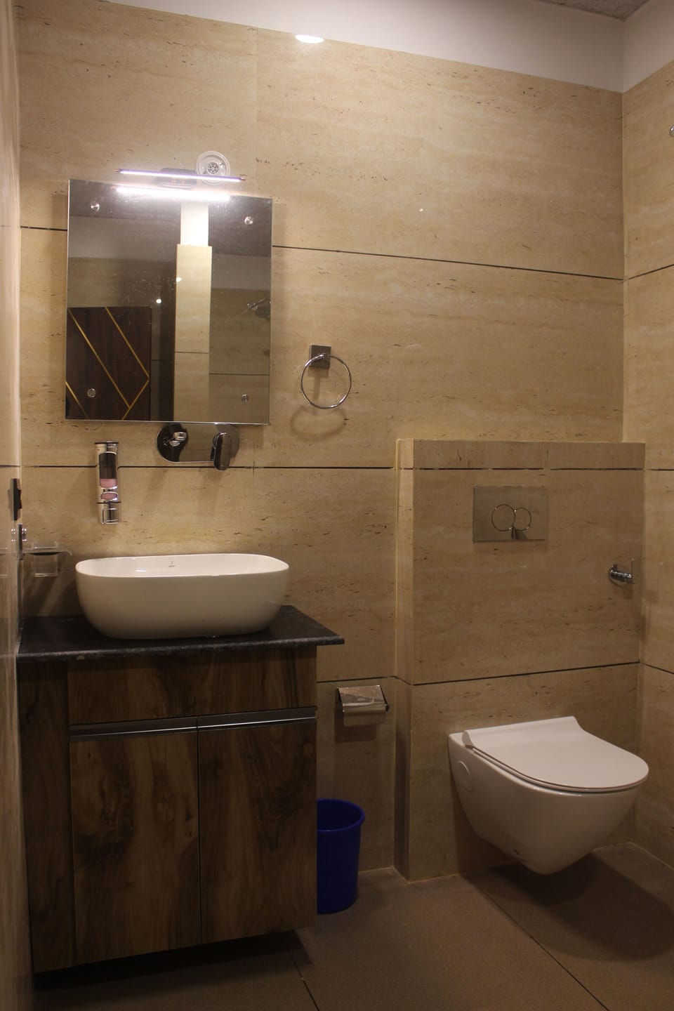 Deluxe Room, Balcony, Hill View | Bathroom | Shower, towels, soap, shampoo