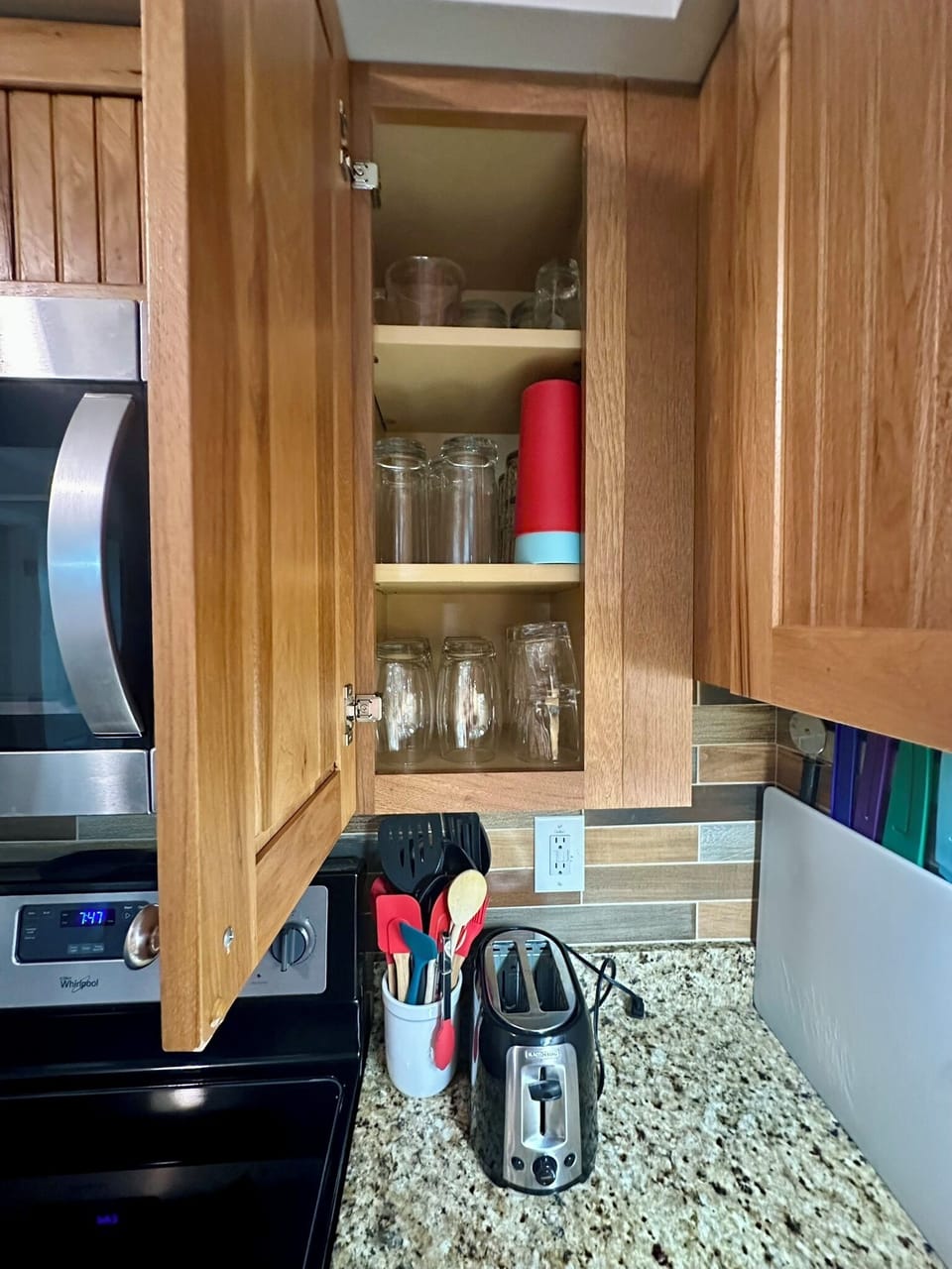 Kitchen Cooking Utensils & Toaster, Glass & Plastic Cups
