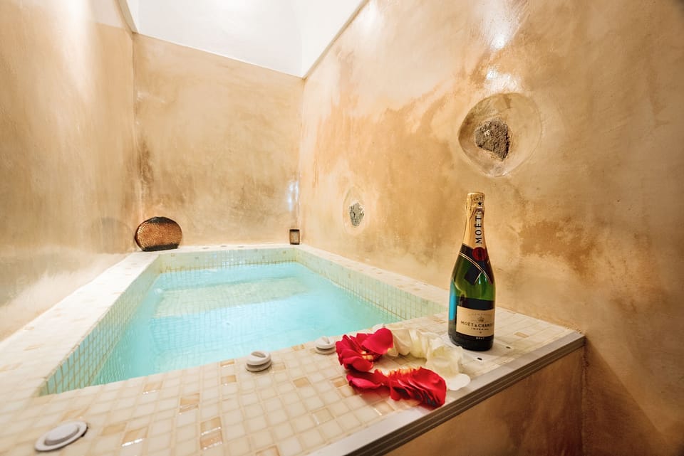 Indoor spa tub