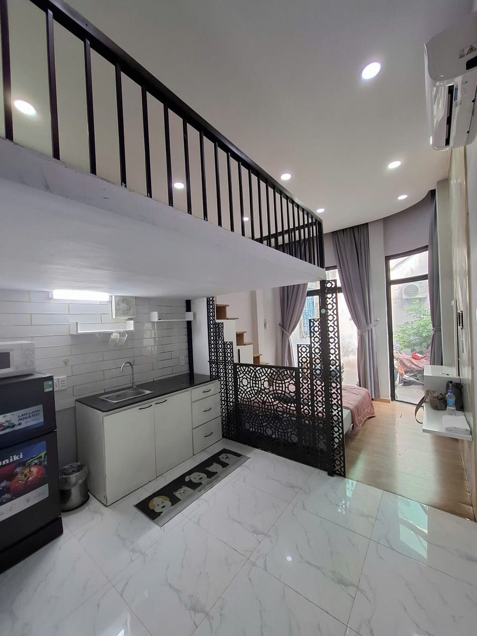 Family Room | Private kitchen | Fridge, microwave
