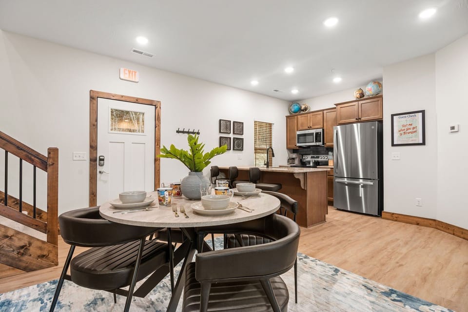 Full Kitchen and Dining Area
