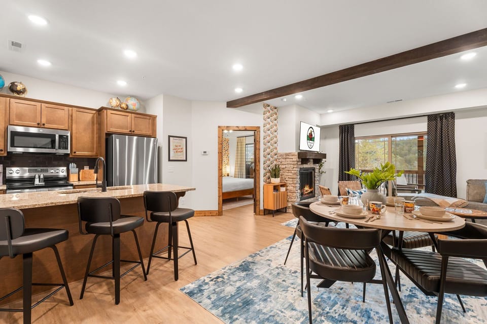 Full Kitchen and Dining Area