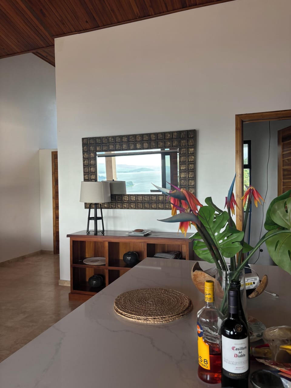 Kitchen lounge area