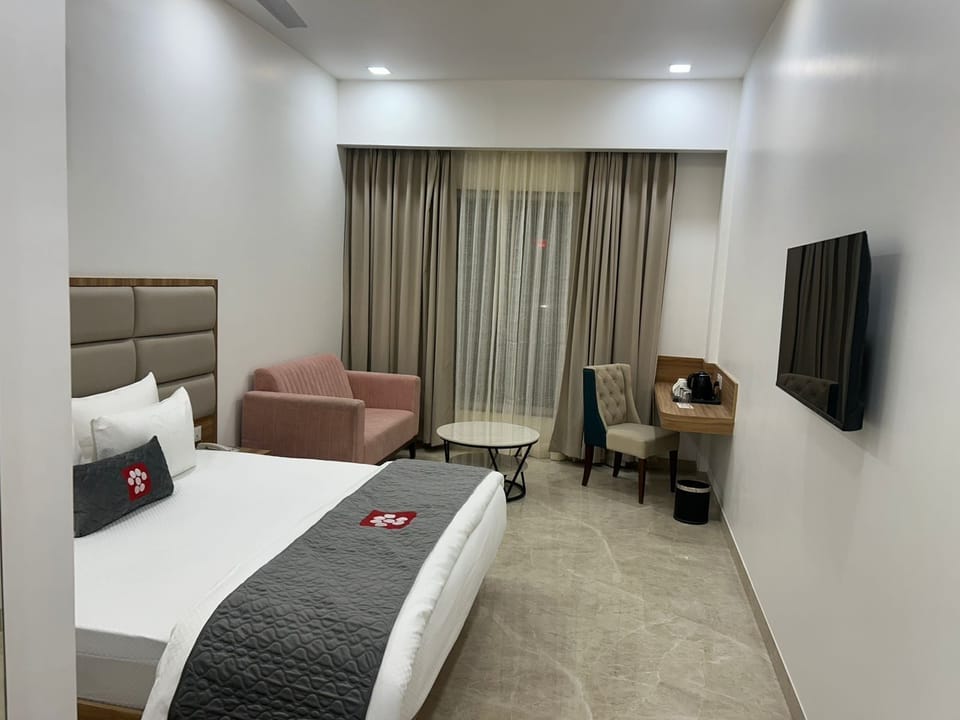 Deluxe Room | In-room safe, desk, laptop workspace, iron/ironing board (on request)