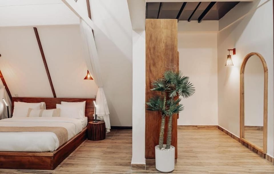 Executive Suite, Balcony, Valley View | Desk, iron/ironing board, free WiFi