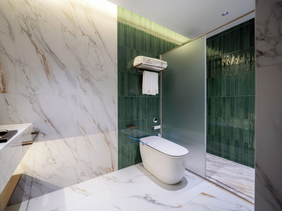 Comfort Quadruple Room, Lanai, Courtyard View | Bathroom | Shower, rainfall showerhead, designer toiletries, hair dryer