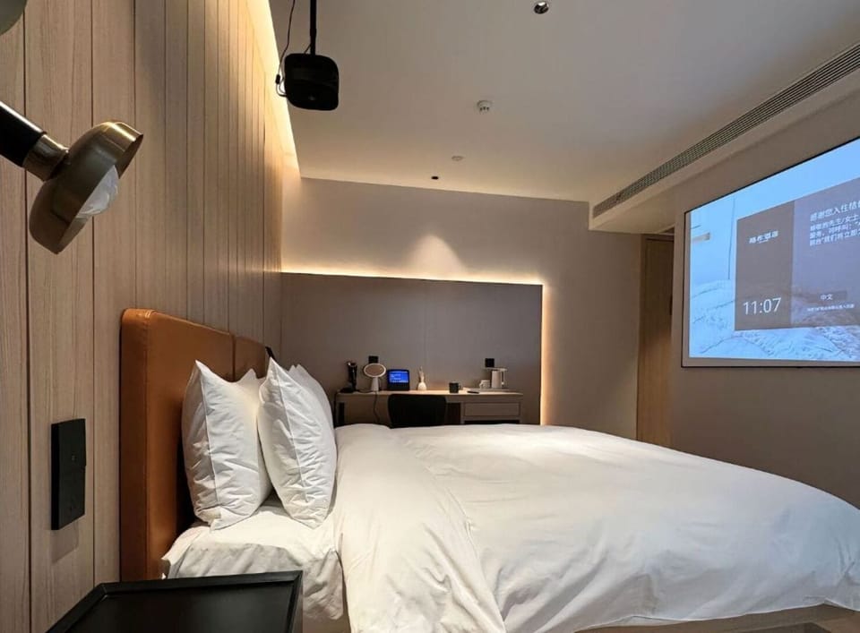Superior Double Room | Desk, blackout drapes, soundproofing, iron/ironing board