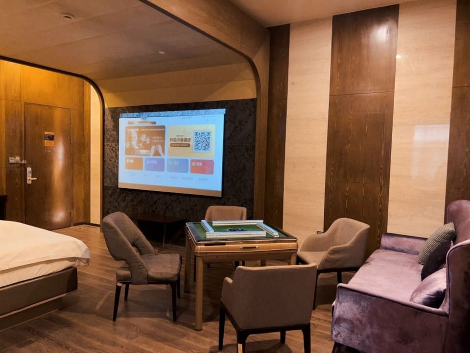 Luxury Double Room | Game room