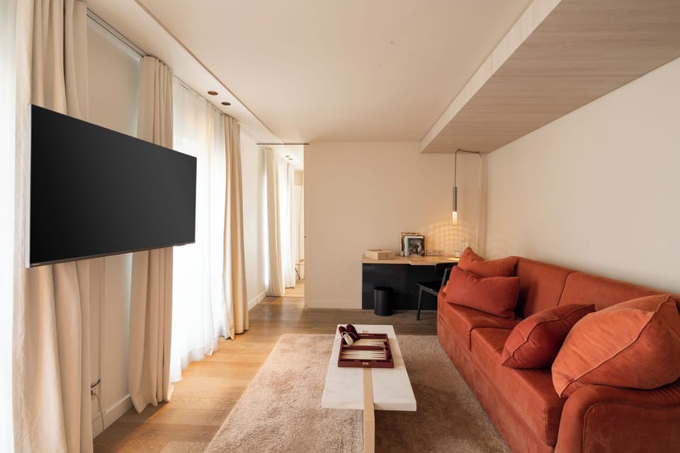 Junior Suite | Egyptian cotton sheets, premium bedding, minibar, in-room safe