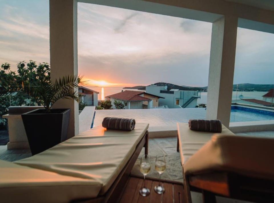 Villa (Three Bedroom Villa) | Terrace/patio