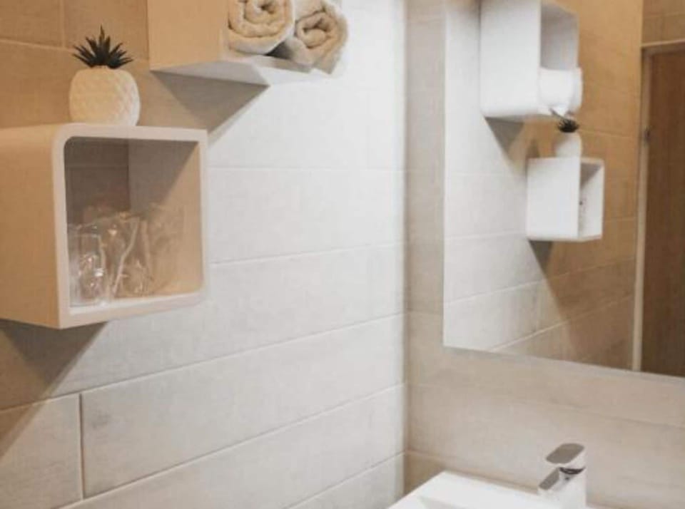 Shower, towels