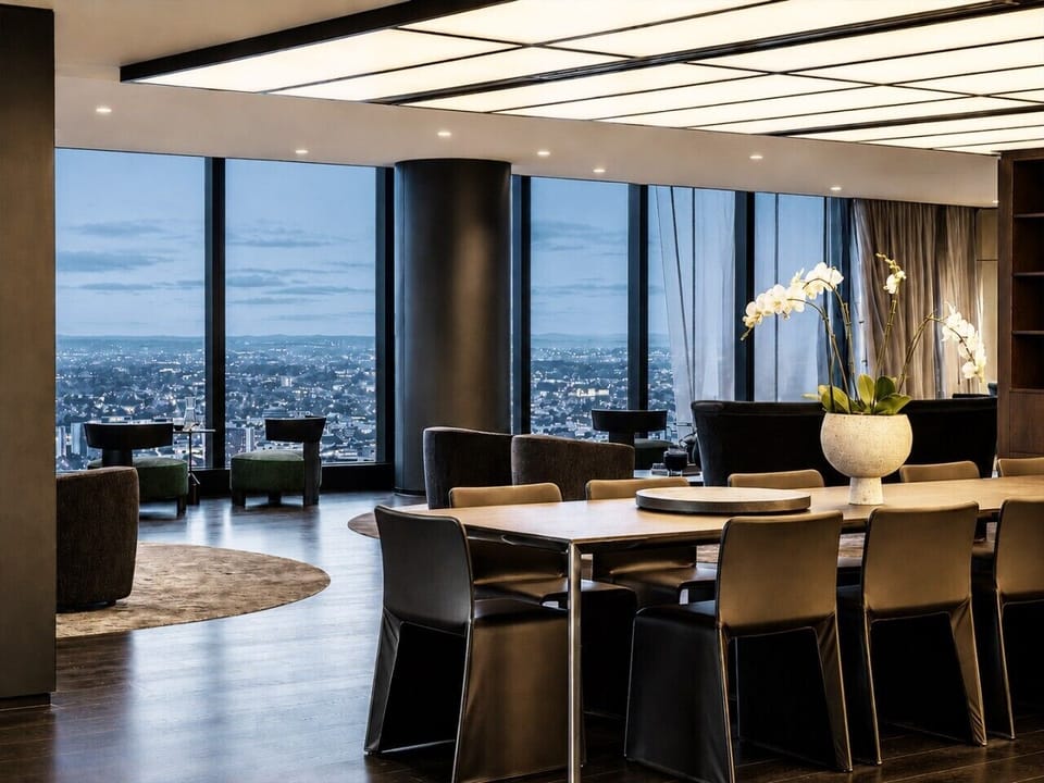 Enjoy the luxurious Level 70 Star Club lounge, great for relaxing, working or studying. Exercise at the fully equipped Level 11 gymnasium without leaving the building. Note: a Building Induction is required to use these amenities.