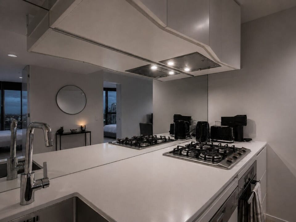 The kitchenette is fully equipped for a convenient stay.
